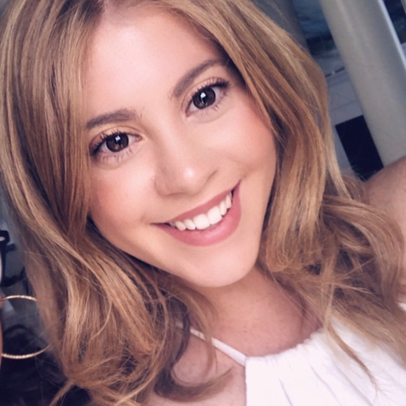 Meet your Posher, Stephanie - Picture 1 of 1